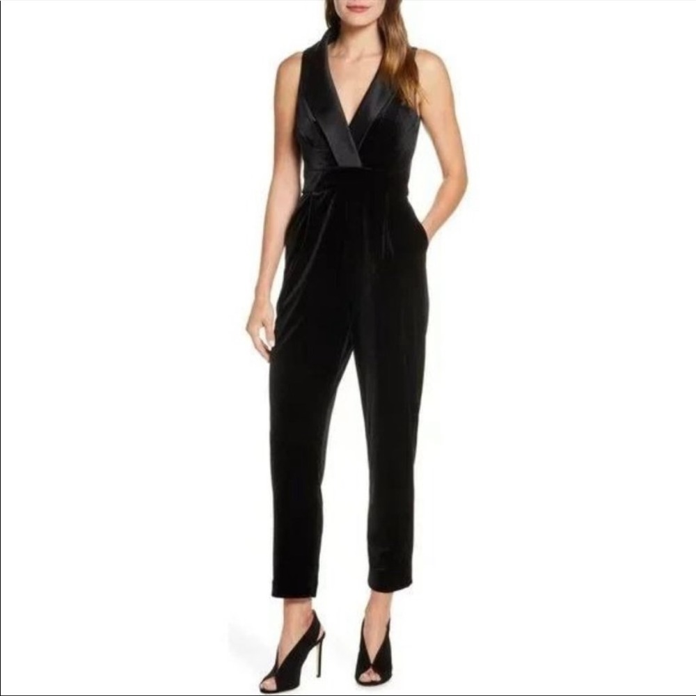 Eliza J Sleeveless Velvet V-Neck Jumpsuit Black Size 4 Petite